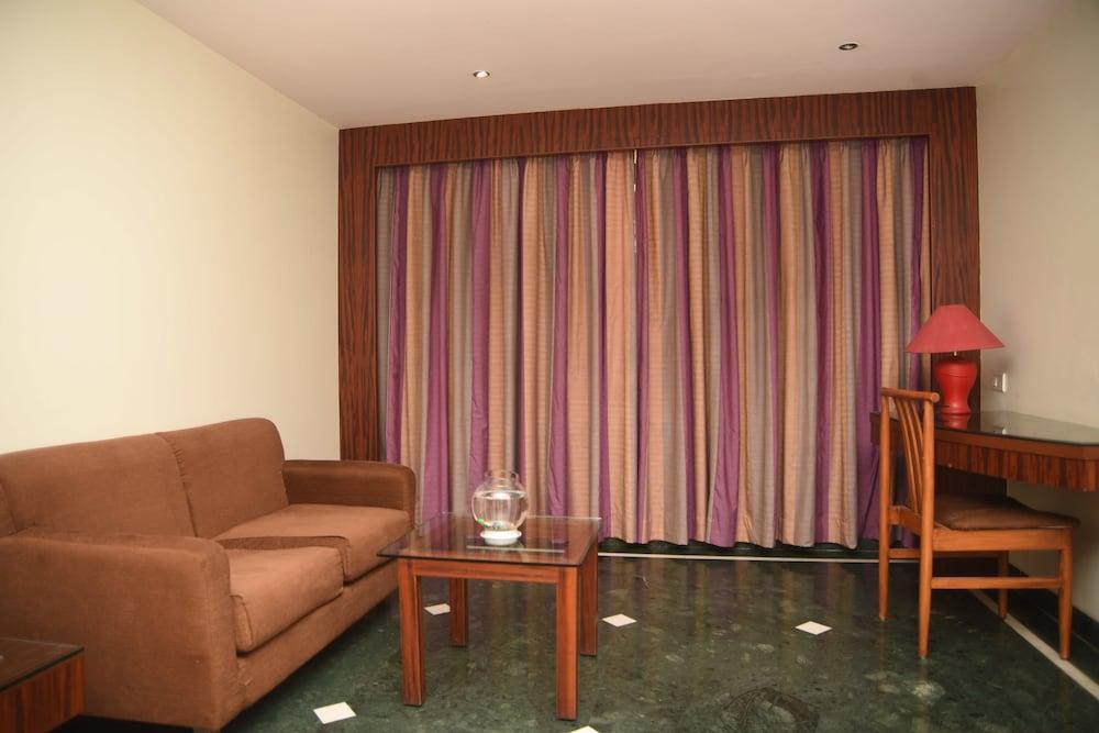 Hotel Maurya Bangalore Luaran gambar