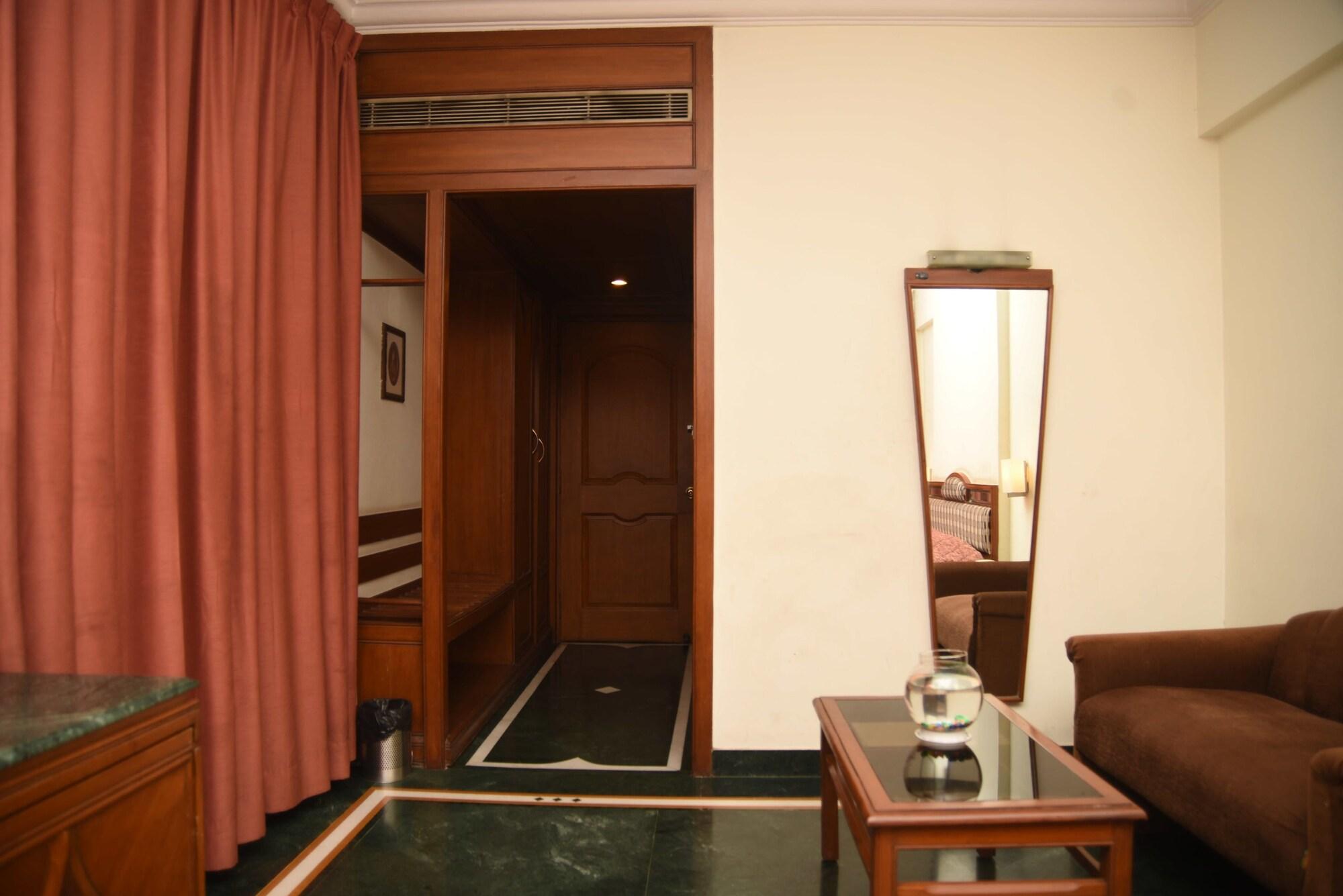 Hotel Maurya Bangalore Luaran gambar