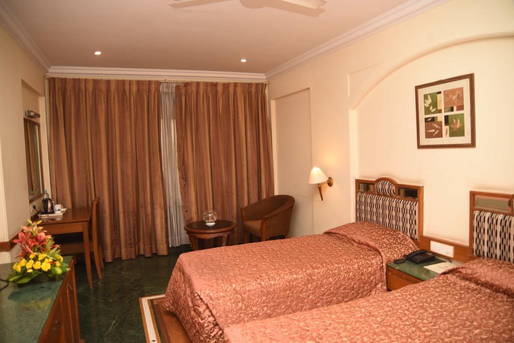 Hotel Maurya Bangalore Luaran gambar