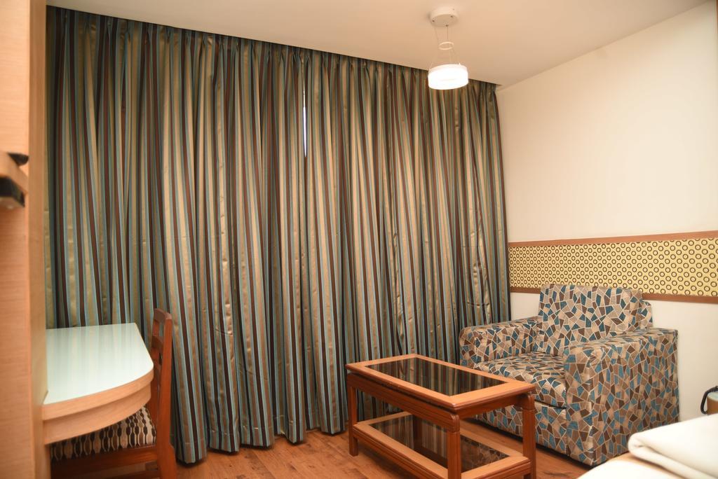 Hotel Maurya Bangalore Luaran gambar