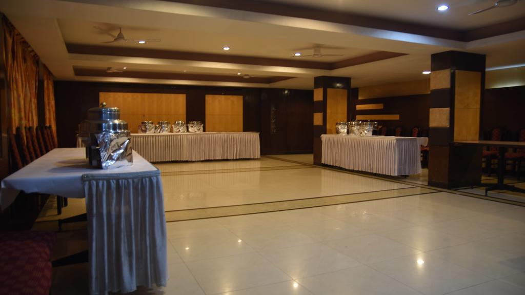Hotel Maurya Bangalore Luaran gambar