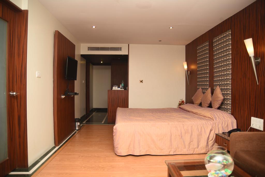 Hotel Maurya Bangalore Luaran gambar