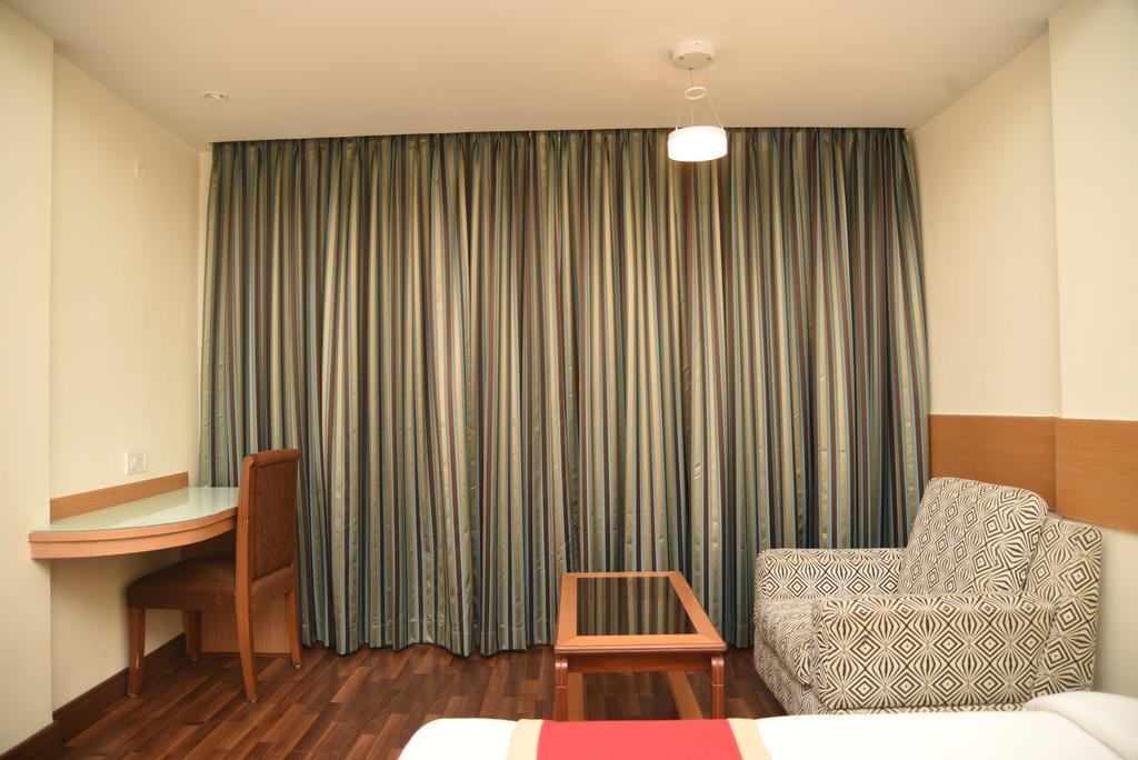 Hotel Maurya Bangalore Luaran gambar