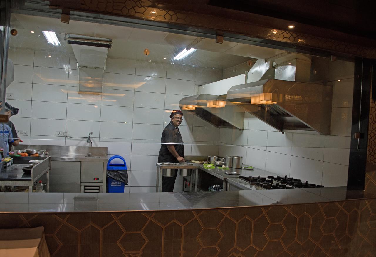 Hotel Maurya Bangalore Luaran gambar