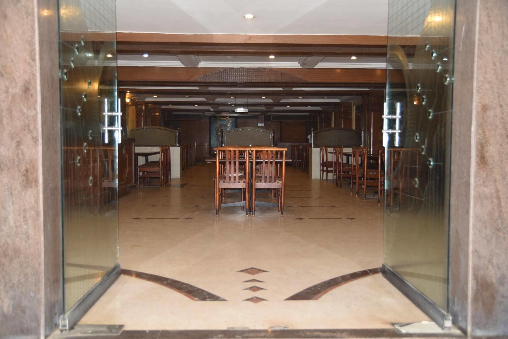 Hotel Maurya Bangalore Luaran gambar