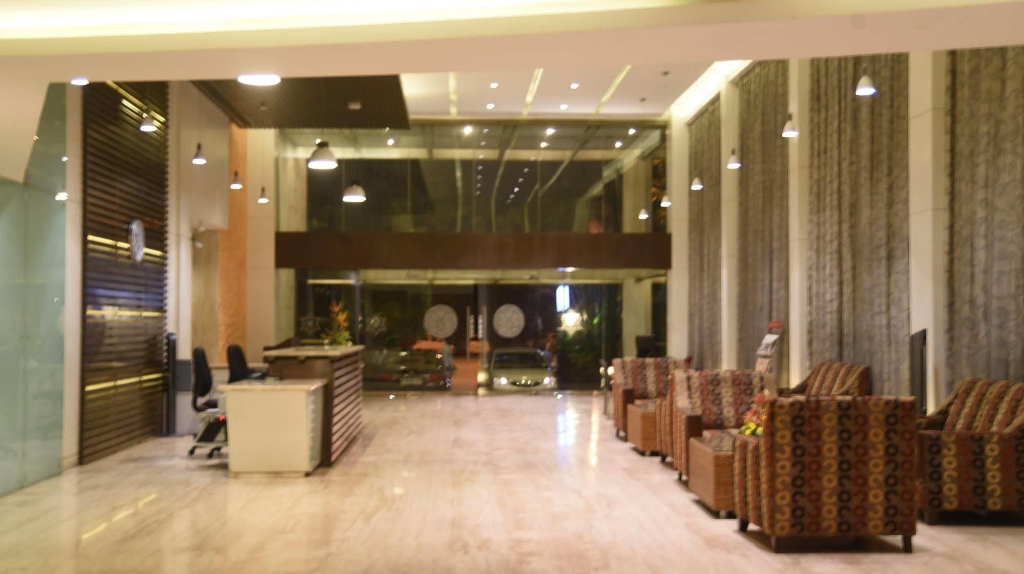 Hotel Maurya Bangalore Luaran gambar
