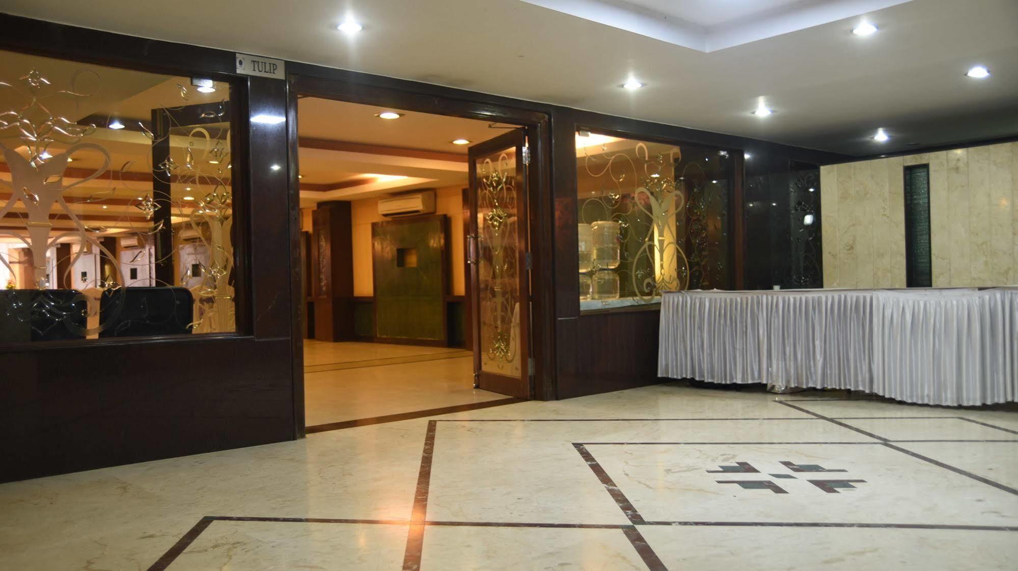 Hotel Maurya Bangalore Luaran gambar