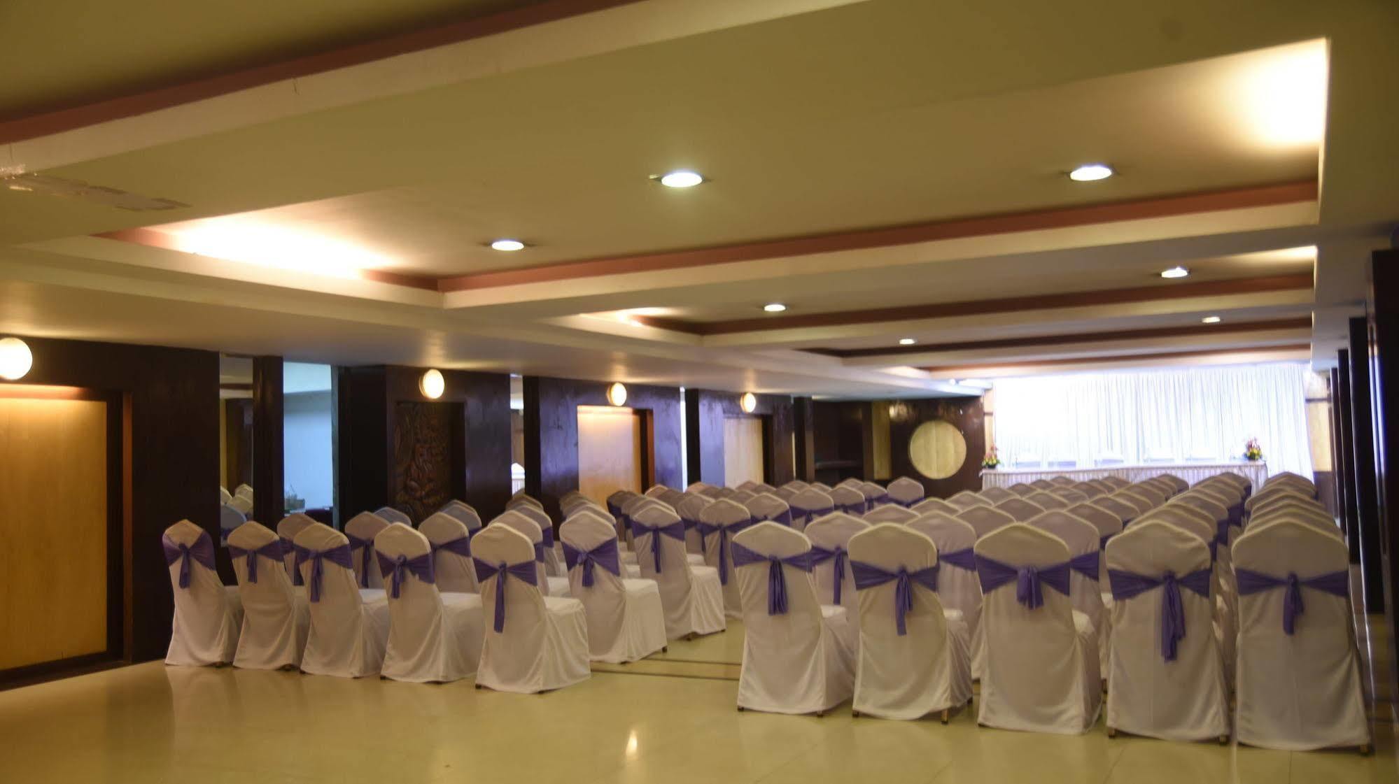 Hotel Maurya Bangalore Luaran gambar