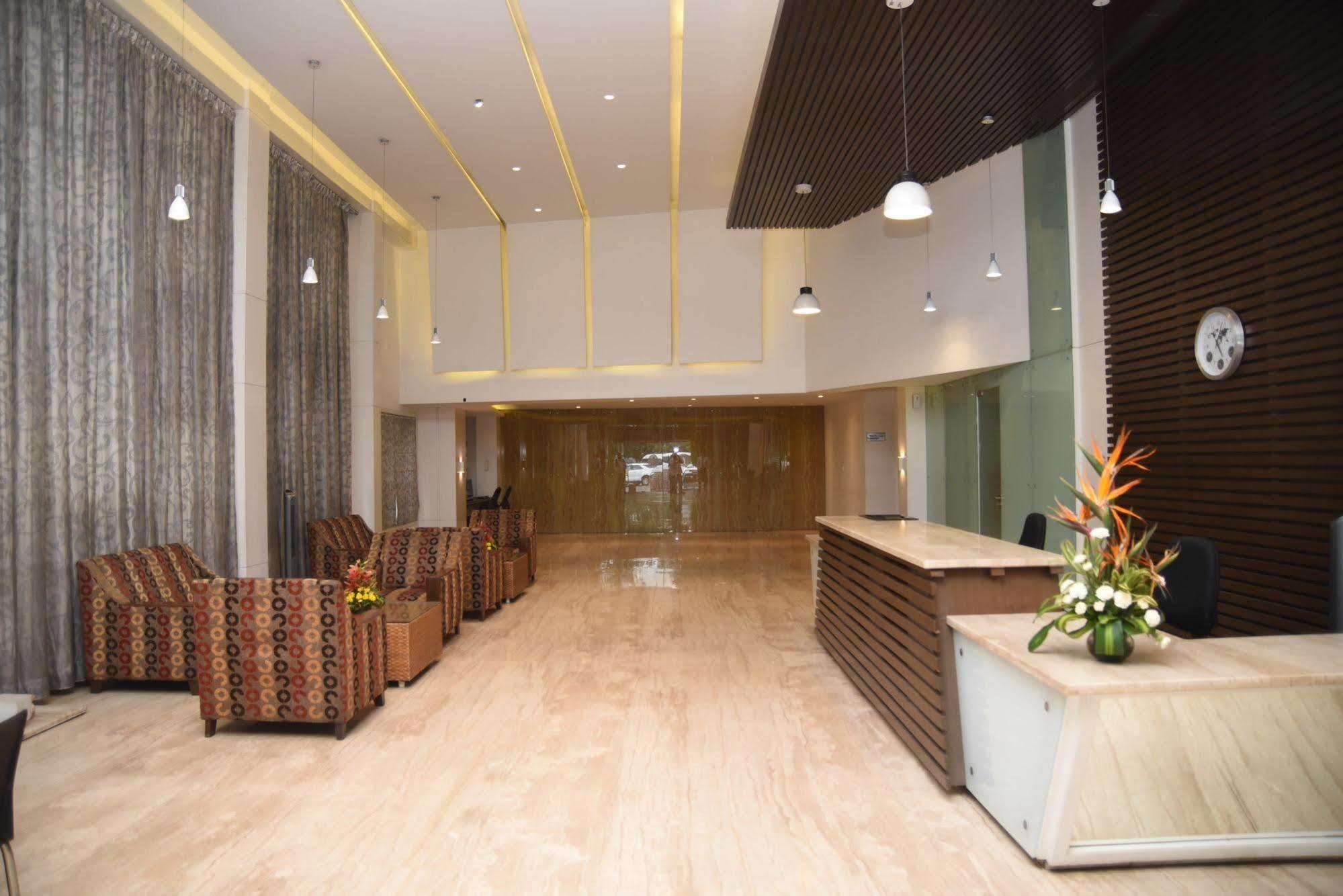 Hotel Maurya Bangalore Luaran gambar